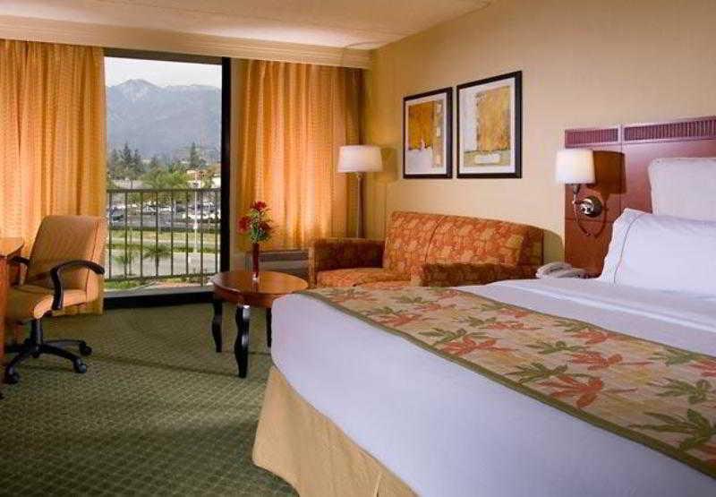 Courtyard By Marriott Los Angeles Pasadena/Монровія Екстер'єр фото